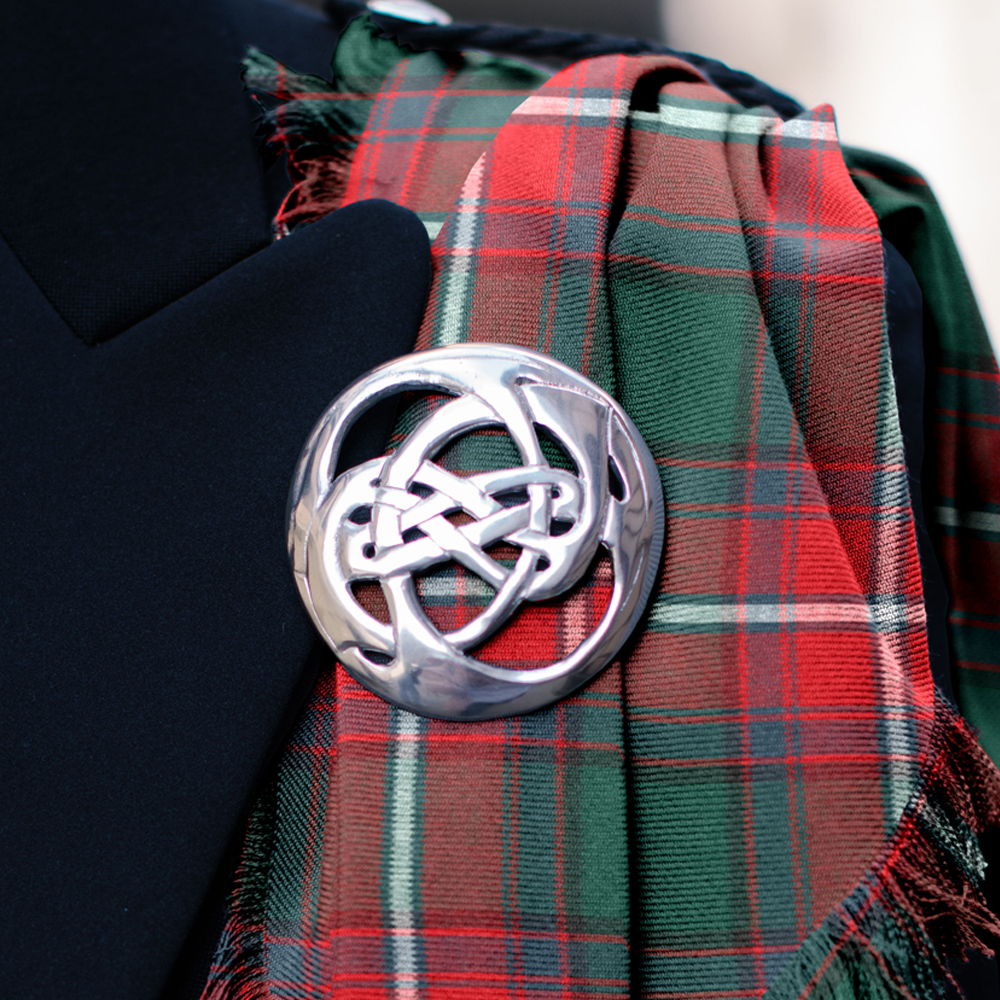 AAR Scottish Celtic Knot Kilt Pin With Stone - Chrome Finish, 4 Inches, Gift Box (Red, Blue, Green)